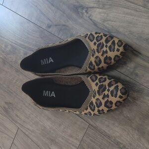 Mia point toe leopard print knit flats - size 8